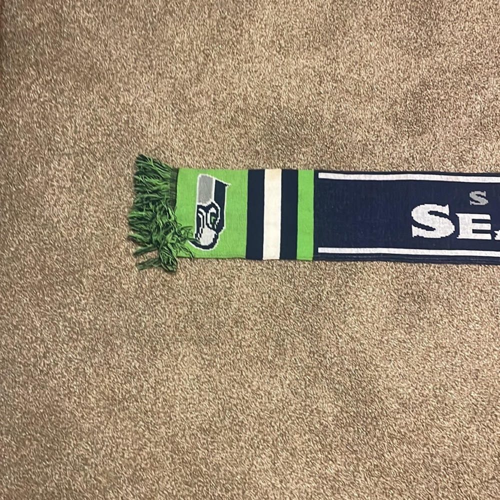 Seattle Seahawks Scarf. - Picture 4 of 4